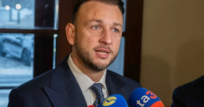 Dopyt po kamerách v školách je obrovský a nebude ho možné naplniť, uviedol Šutaj Eštok