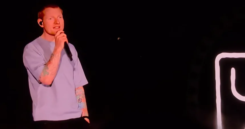 Ed Sheeran priznal chyby. Situáciu v Gaze označil za neospravedlniteľnú