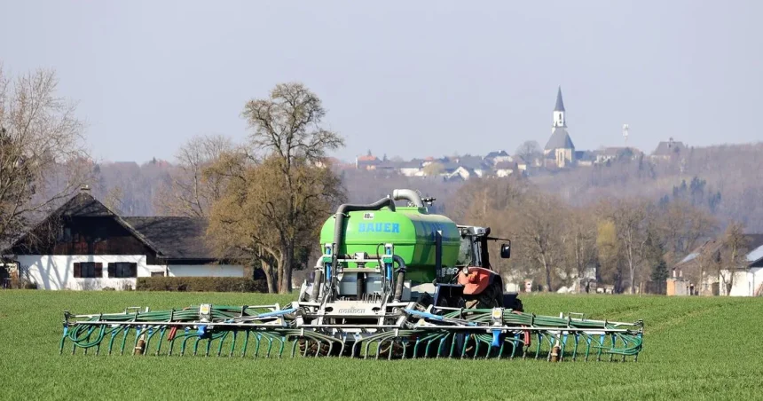 Europoslanci v spore o uhlíkové clo uprednostnili producentov hnojív pred poľnohospodármi