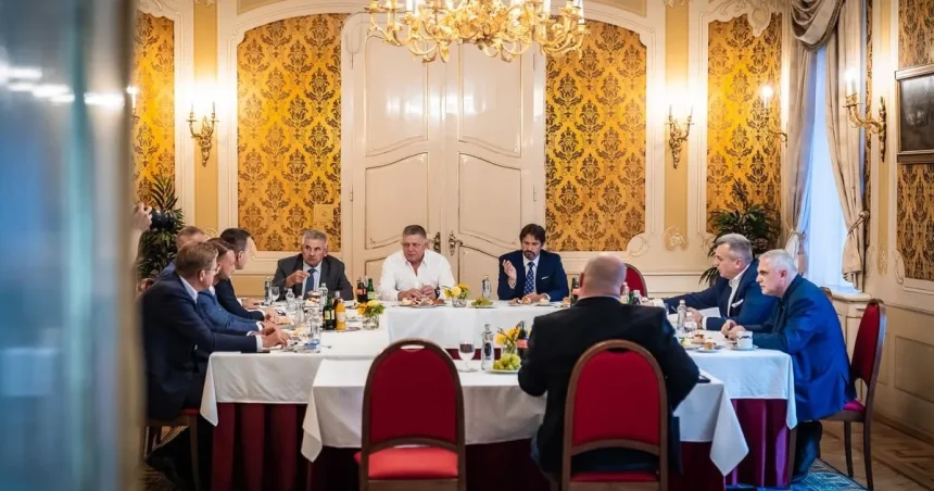 Fico, Danko a Šutaj Eštok si navzájom hrozia. Čaká ich však aj vyrovnaný rozpočet
