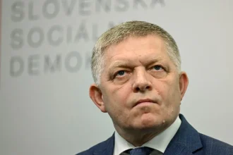 Fico: Nenechám sa vydierať, spor SNS a Tarabu ma zarmucuje