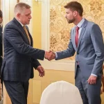 Fico sa snaží vyvolať strach z vojny. Opozícia potrebuje silnú tému. Voľby sú o rok