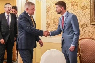 Fico sa snaží vyvolať strach z vojny. Opozícia potrebuje silnú tému. Voľby sú o rok