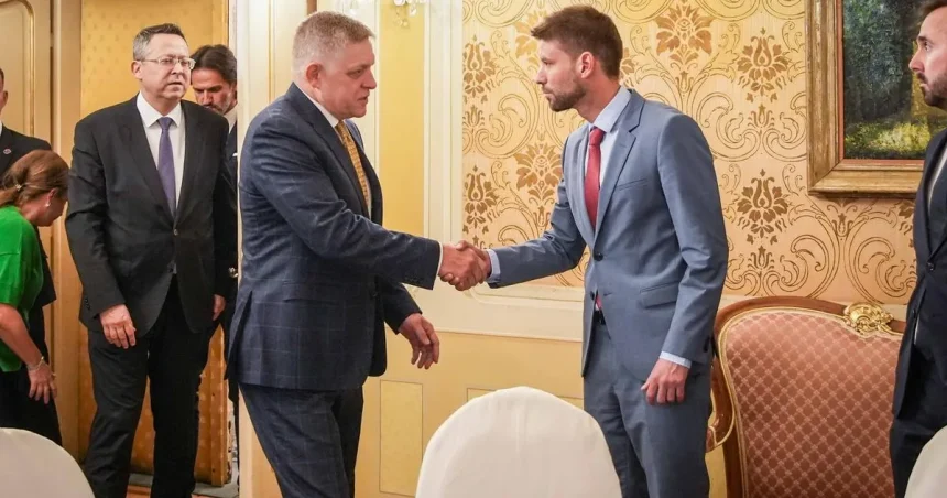 Fico sa snaží vyvolať strach z vojny. Opozícia potrebuje silnú tému. Voľby sú o rok