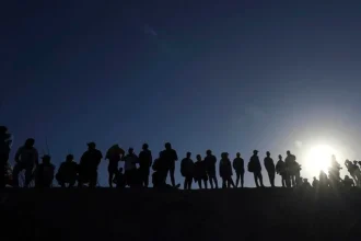 Francúzsko a Británia žiadajú ukončenie migračnej dohody