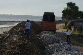Hurikán Polo zabil v Mexiku dve osoby ešte pred príchodom na pevninu
