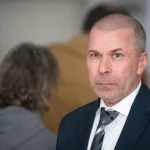 Inšpekcia hľadala v mobile exšéfa polície komunikáciu s Lipšicom a Záleskou