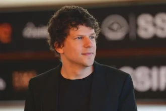 Jesse Eisenberg: Terapeut mi vraví, že nemusím zomierať. Ja viem, že trpieť treba