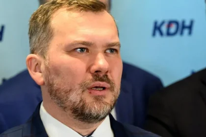 KDH: Výroky premiéra o článku 5 NATO oslabujú dôveryhodnosť Slovenska