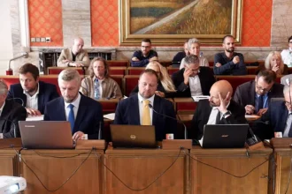 Krik a vypnuté kamery: Petíciu proti zámene majetku stiahli z rokovania