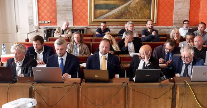 Krik a vypnuté kamery: Petíciu proti zámene majetku stiahli z rokovania