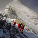 Lavína na nepálskom vrchu Himlung Himal má dve obete, 14 ľudí je nezvestných