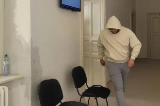 Lukáš: Mučenie na stanici trvalo tri hodiny. Už je doma z väzenia, má náramok