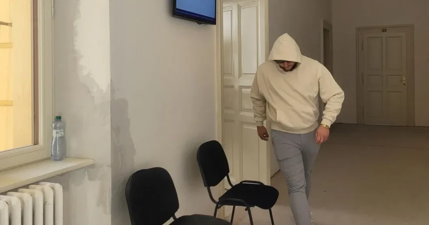 Lukáš: Mučenie na stanici trvalo tri hodiny. Už je doma z väzenia, má náramok