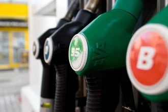 Minister financií nariadil maximálnu maržu pre benzínky na 10 centov za liter paliva