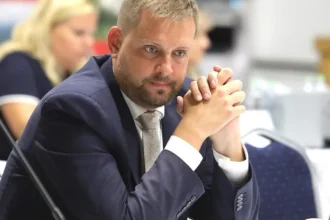 Minister má dočasne voľné miesto štátneho tajomníka. Aké riešenia ponúka dlhodobá PN?