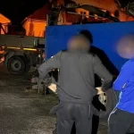 Mladíci čapovali naftu z prevŕtaných nádrží do kanistrov, prekvapila ich hliadka