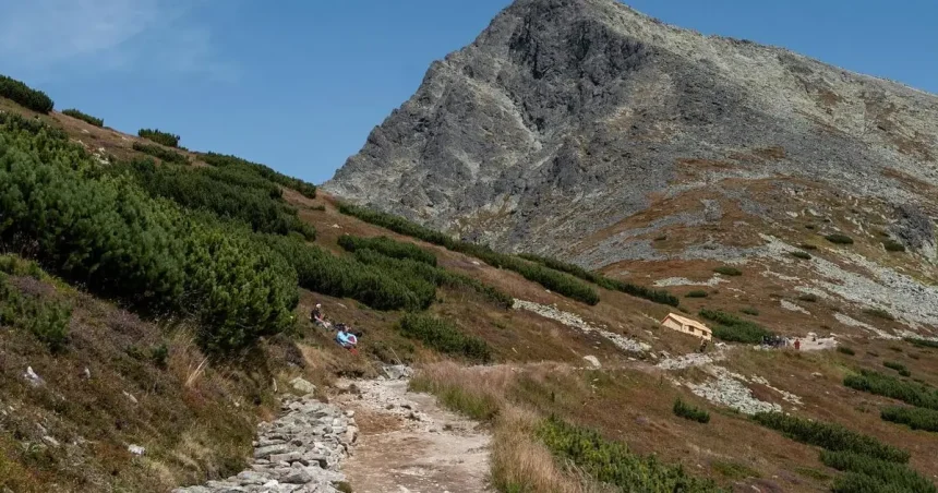 Na Kriváň sa tri dni nedostanete, pod vrcholom hrozí uvoľnenie skál