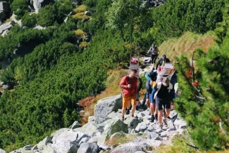 Na Zbojnícku chatu vyniesli tonu materiálu. Najrýchlejší Popradčania