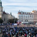 Na zhromaždení v Prahe kritizujú Babišovu vládu a spomínajú na Havla