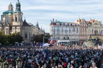 Na zhromaždení v Prahe kritizujú Babišovu vládu a spomínajú na Havla