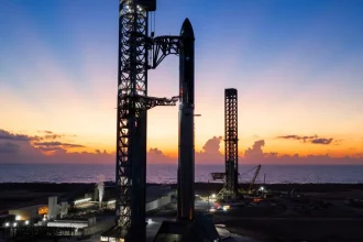Najväčšia raketa na svete je pripravená na štart