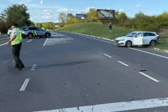 Nehoda motorky a auta skomplikovala dopravu pri Stupave