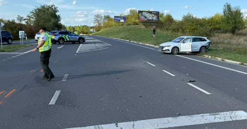 Nehoda motorky a auta skomplikovala dopravu pri Stupave