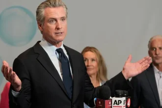 Obľúbený kalifornský guvernér z radov demokratov