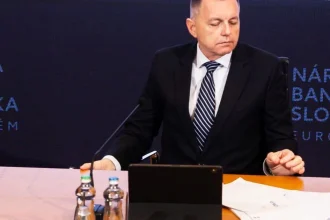 Ochota Slovákov míňať drží ekonomiku. Prispôsobili sa stresu, uviedol Kažimír