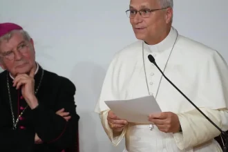 Pápež František slávil omšu v Paríži s tisíckami veriacich