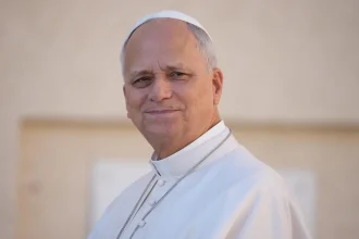 Pápež Lev XIV. vrátil kardinálom ich platy späť