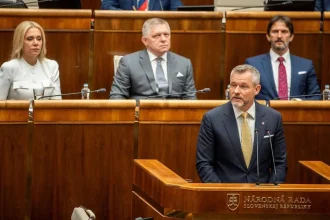 Pellegrini v parlamente ostro kritizoval opozíciu, koalícia mu tlieskala trikrát