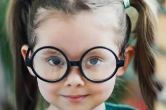 Po prázdninách si deti opäť sadli do školských lavíc, no bez zdravých očí je škola ťažká