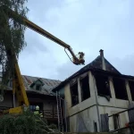 Požiar chaty spôsobil škodu za pol milióna eur, na miesto vyslali expertov