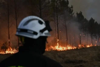 Požiar zasiahol desatinu turistami vyhľadávaného chorvátskeho ostrova Brač