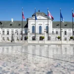 Práce na nádvorí Grasalkovičovho paláca napredujú podľa plánu