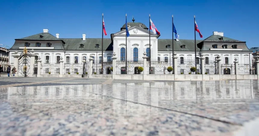 Práce na nádvorí Grasalkovičovho paláca napredujú podľa plánu