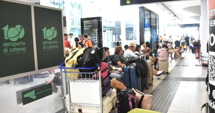 Pre sopečný popol z Etny zastavili lety na letisku v sicílskom meste Catania