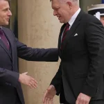 Prečo sa Paríž pridal k Slovensku pri blokovaní sankcií? Dôvodom sú Francúzi vo väzení
