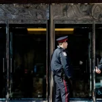 Pri kanadskej synagóge sa strieľalo, zranení sú dvaja ľudia vrátane policajta