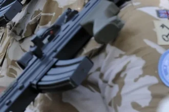 Pri základniach britskej armády došlo k vážnym incidentom