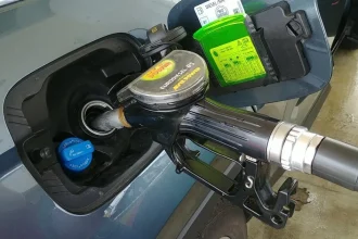 Priemerná cena nafty vo Francúzsku vystúpila na 2,41 eura za liter