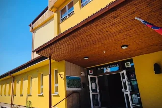Riaditeľka sa postavila útočníkovi sama za zatvorenými dverami