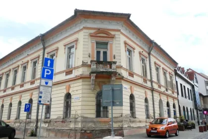 Roky známy ako Dom politických strán. Posledný pavlačový dom v meste ožíva