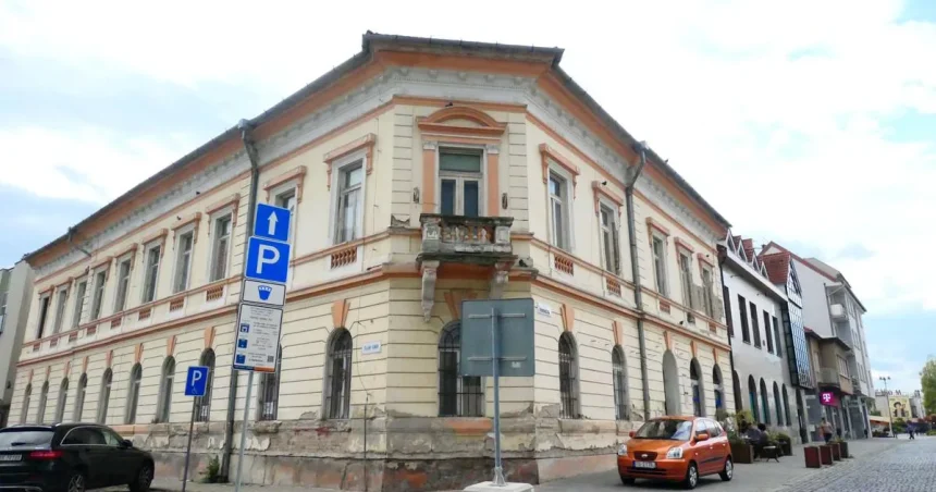 Roky známy ako Dom politických strán. Posledný pavlačový dom v meste ožíva