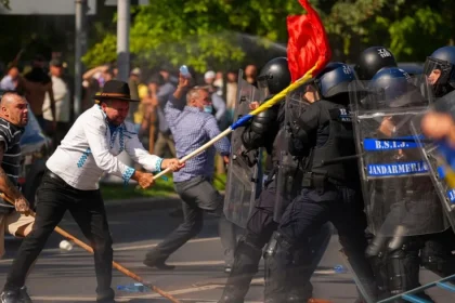 Rumunskom otriasli násilné zrážky farmárov a pastierov s políciou