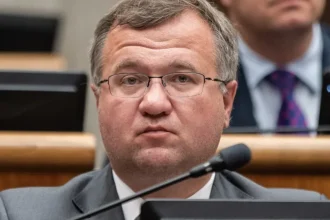 Šalitroš chce späť do parlamentu, oznámil to Ficovi, vracia sa k Tarabovi