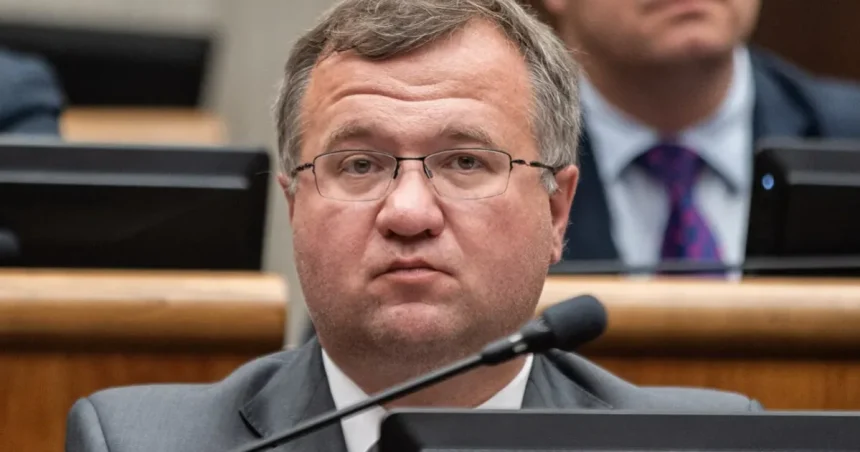 Šalitroš chce späť do parlamentu, oznámil to Ficovi, vracia sa k Tarabovi