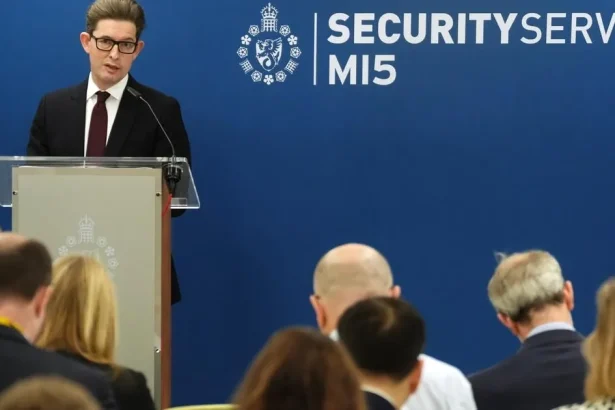 Šéf britskej rozviedky varuje: útoky sa môžu plánovať mimo nášho dohľadu